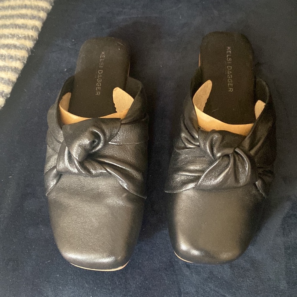 Kelli Dagger Black Leather Mules